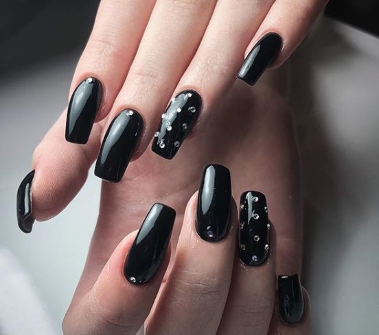 Черный маникюр 2020