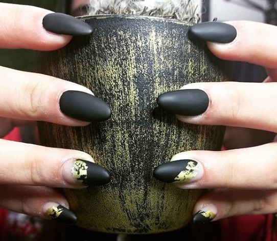 Черный маникюр 2020