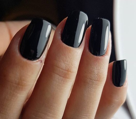 Черный маникюр 2020