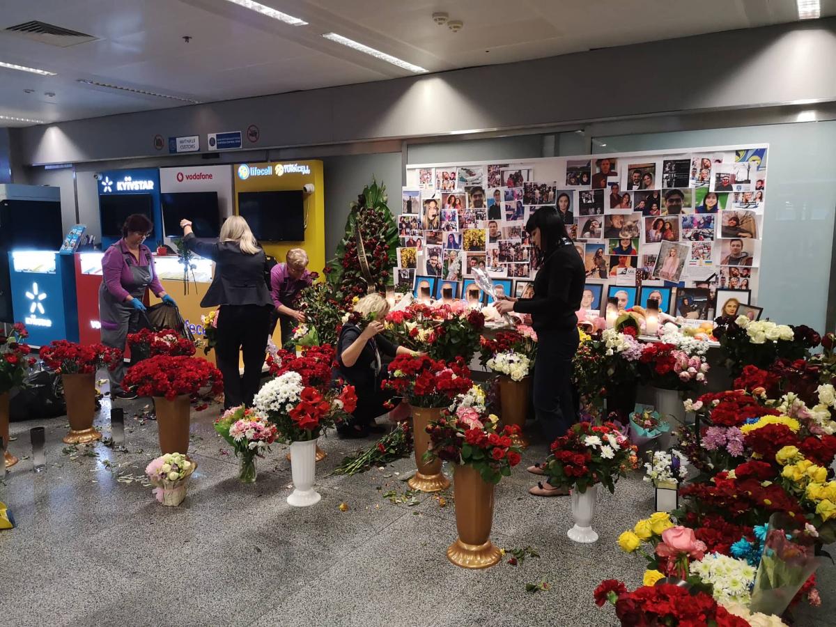 В Борисполь прибыл борт с телами погибших в Иране украинцев