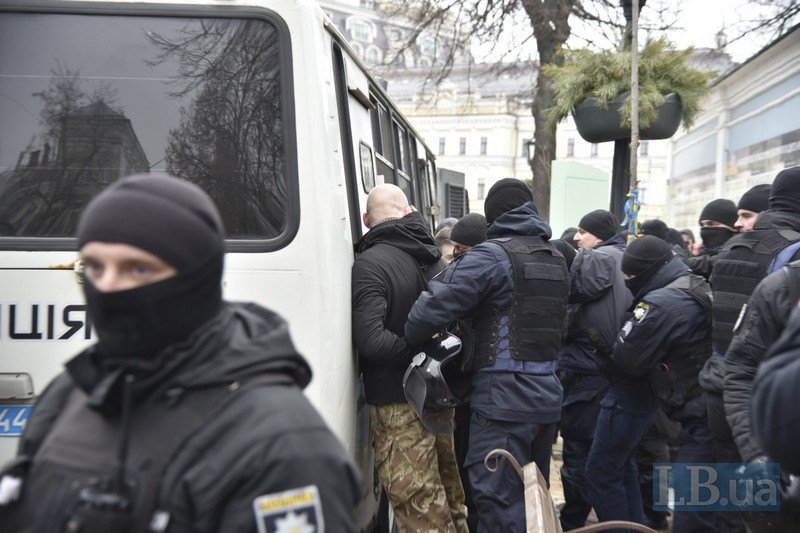 В центре Киева произошли стычки между националистами и антифашистами