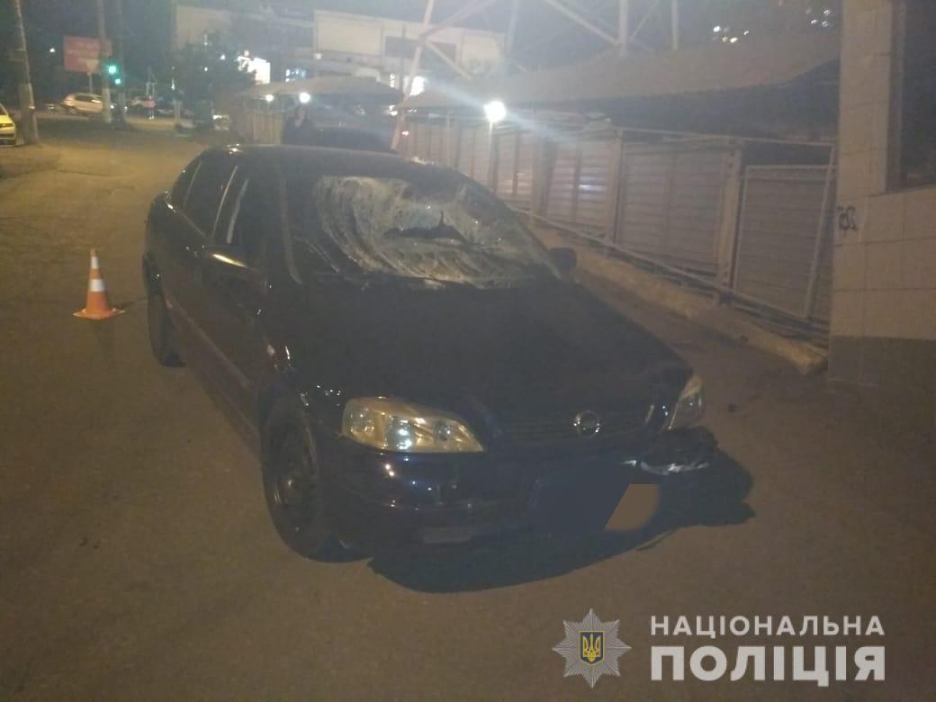 В Одессе пяный коп сбил двух пешеходов, полиция его 