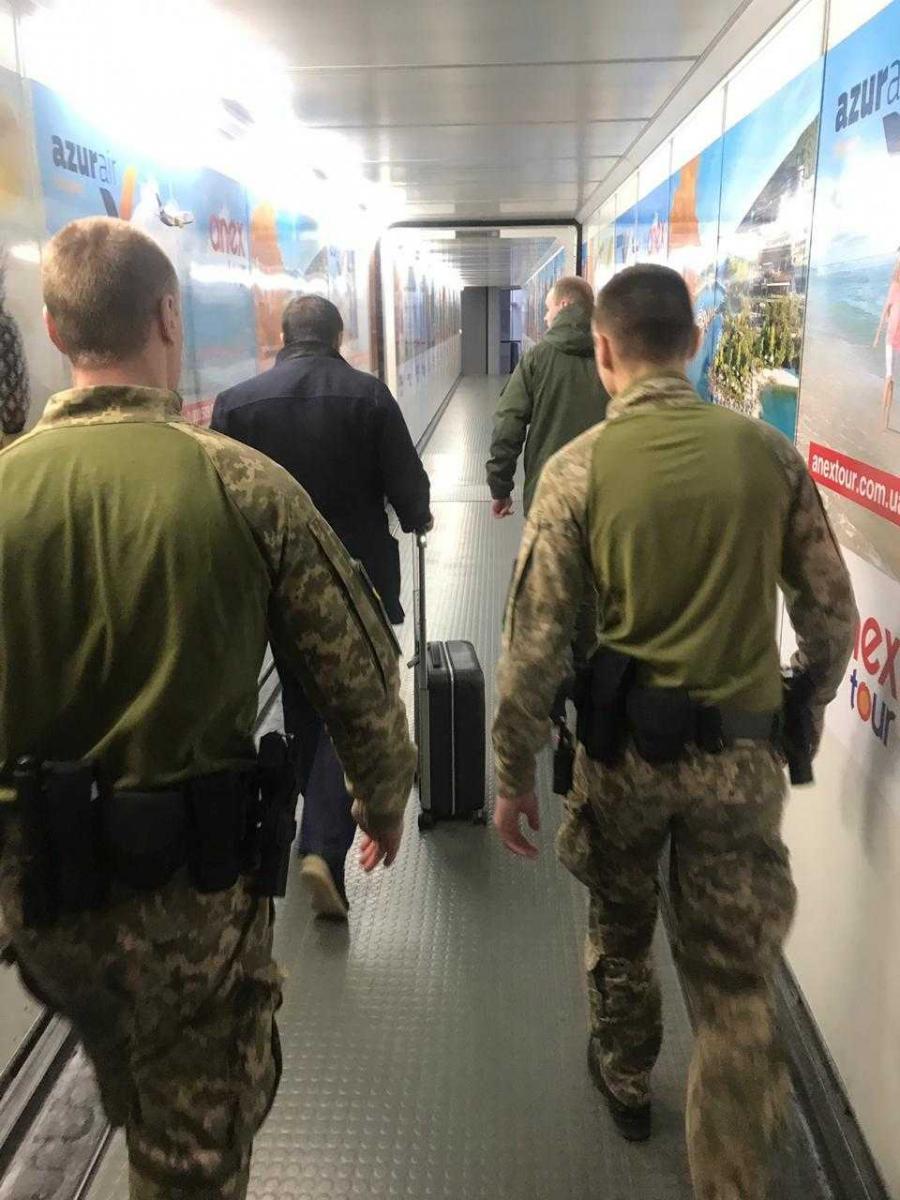 Микитася сняли с рейса в Борисполе