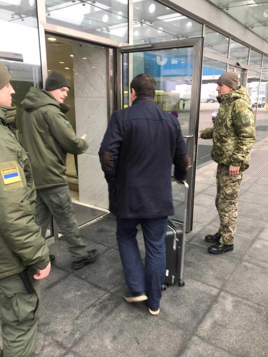 Микитася сняли с рейса в Борисполе