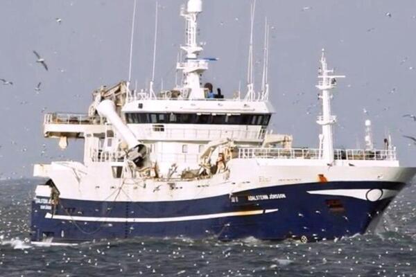 Траулер Энигма Астралис загорелся в Охотском море Траулер Энигма Астралис загорелся в Охотском море