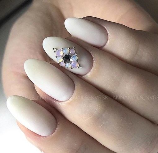 Матовый маникюр 2020