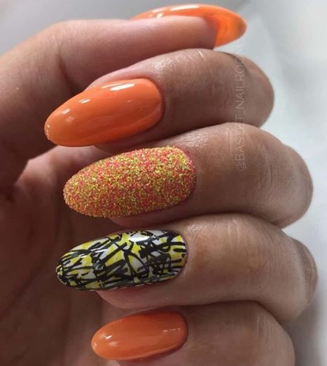 Оранжевый маникюр 2020