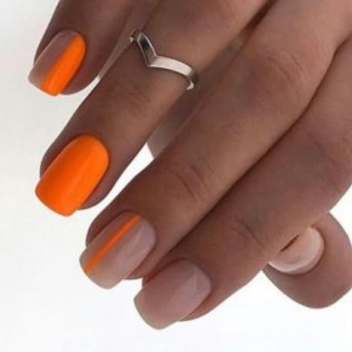 Оранжевый маникюр 2020