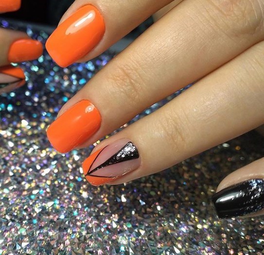 Оранжевый маникюр 2020