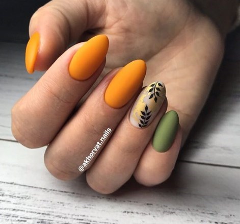 Оранжевый маникюр 2020