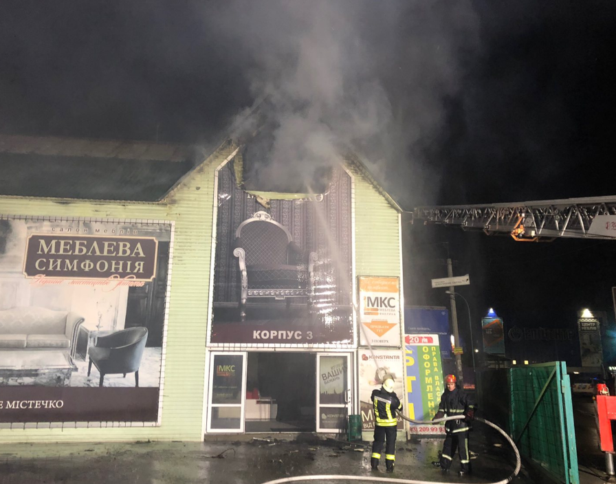 В Петропавловской Борщаговке горел Мебельный городок