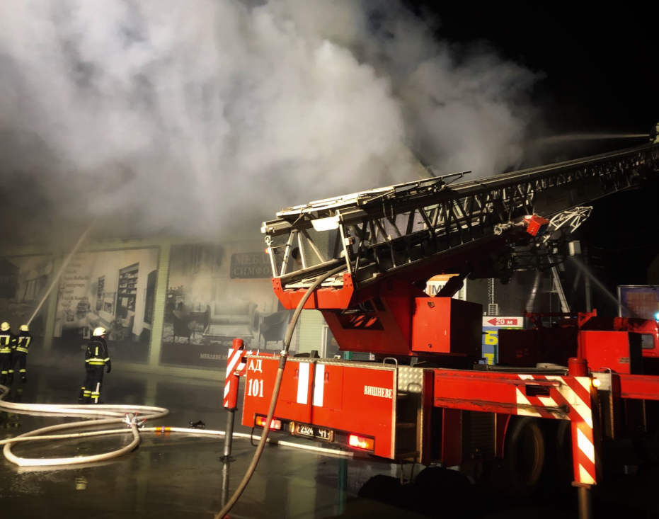 В Петропавловской Борщаговке горел Мебельный городок