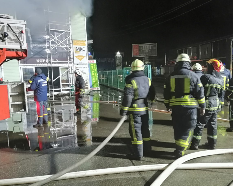 В Петропавловской Борщаговке горел Мебельный городок