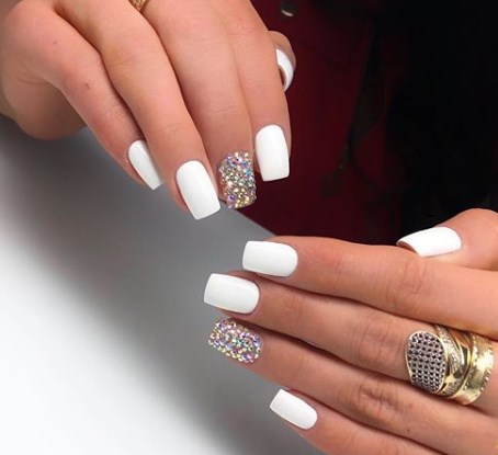 Белый маникюр 2020