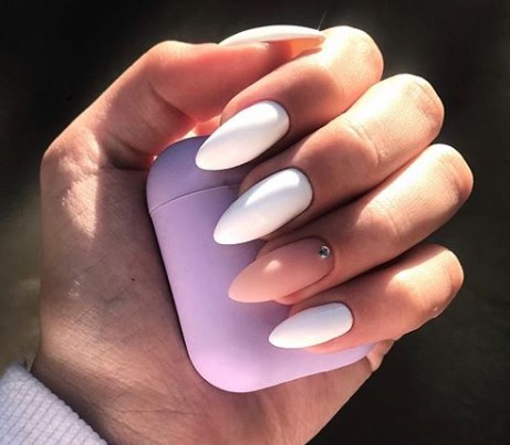 Белый маникюр 2020