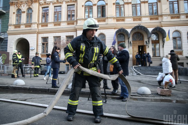Во время пожара в Минкульте спасены четыре человека Во время пожара в Минкульте спасены четыре человека