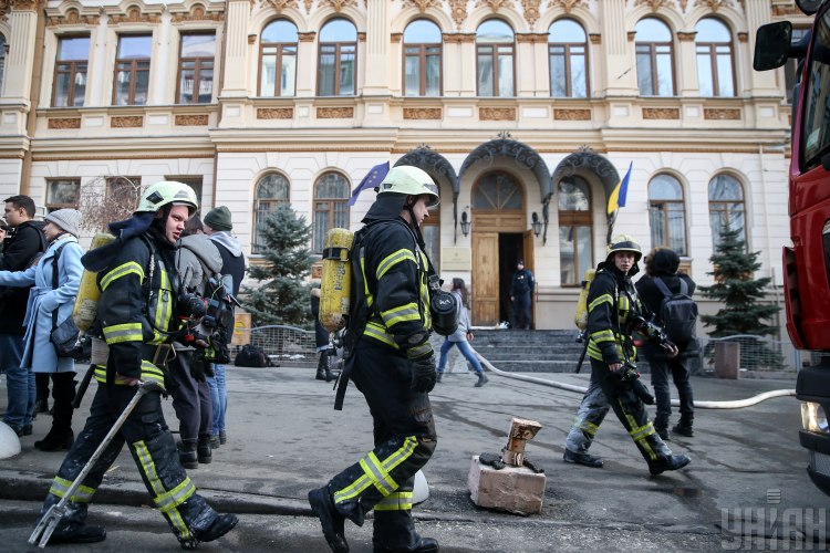 Во время пожара в Минкульте спасены четыре человека Во время пожара в Минкульте спасены четыре человека