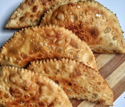 Чебуреки на пиве сделать на основе любого вида напитка - Чебуреки с мясом Чебуреки на пиве сделать на основе любого вида напитка - Чебуреки с мясом