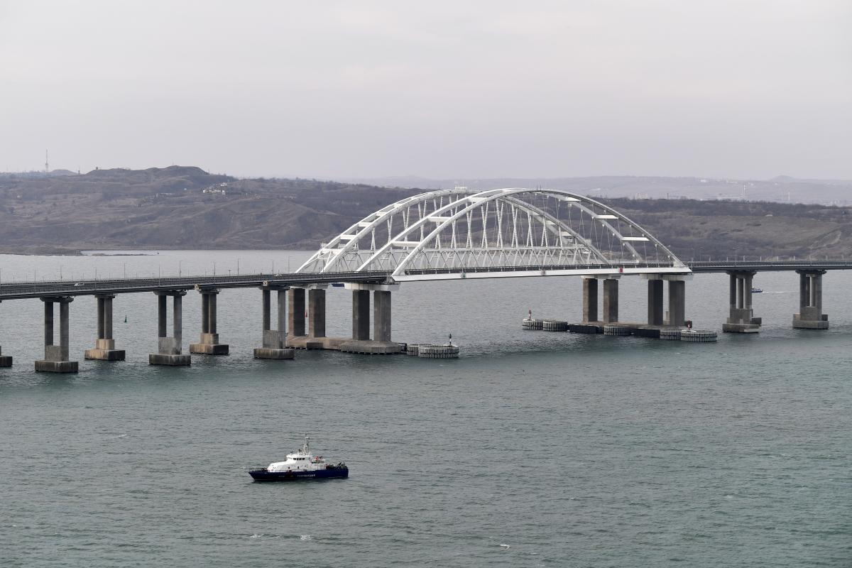 Украина ударит санкциями по судьям в Крыму и строителям Керченского моста - Данилов
