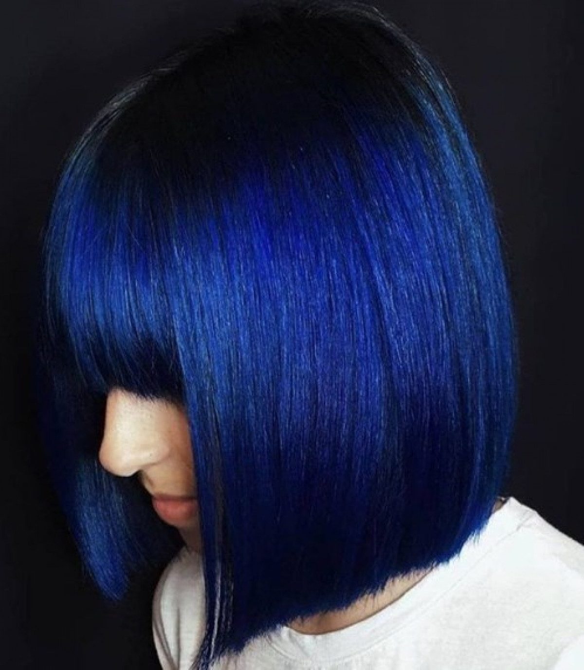 Появление синей окраски. Синие волосы. Темно синие волосы. Голубые волосы каре. Темно синие волосы каре.