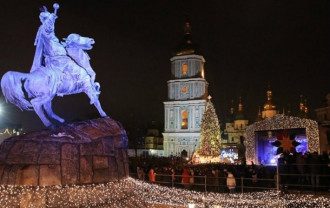 Елка и шампанское: сколько человек встретили Новый год в центре Киева