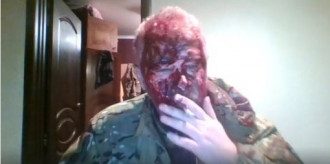 На мужчину напали сзади двое и разбили ему голову / Скриншот