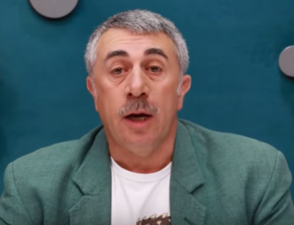 Евгений Комаровский поделился, что чай не стоит давать детям после 17:00 Евгений Комаровский поделился, что чай не стоит давать детям после 17:00