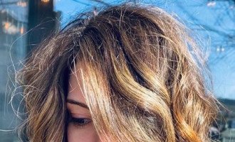 “Кокетливый завиток”: самые актуальные стрижки на кудрявые волосы | Sova | Дзен