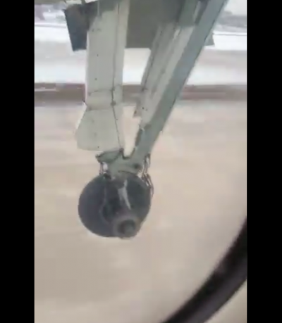 самолет, отлетело колесо