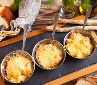 Потрясный жульен с курицей и грибами запекается в духовке при температуре 200 градусов - Жульен - рецепт