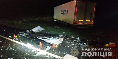 На Львовщине микроавтобус протаранил фуру: много погибших и пострадавших