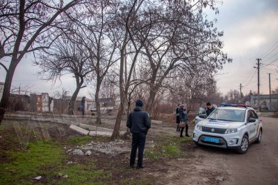 Правоохранители устанавливают обстоятельства жуткого проишествия / Фото dp.informator.ua Правоохранители устанавливают обстоятельства жуткого проишествия / Фото dp.informator.ua