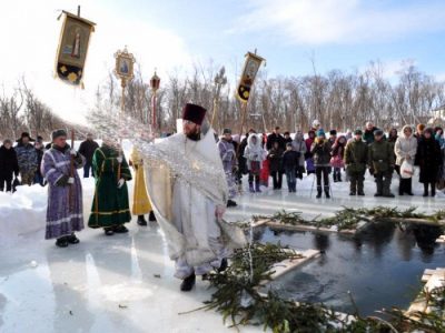 Что нельзя делать на Крещение Господне 2020 – когда купаться, как набирать воду, приметы
