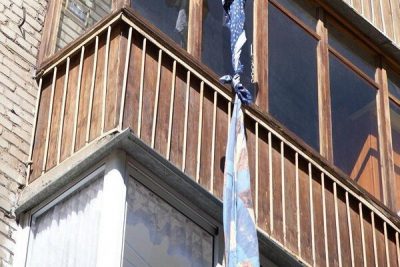 Сорвался с шестого этажа: на Днепропетровщине трагически погиб молодой мужчина