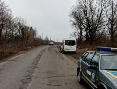 На Харьковщине авто убило двух мужчин и скрылось, опубликованы фото с места трагедии