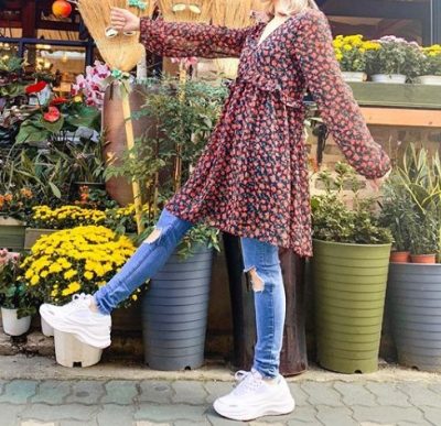 Мода 2020: платье поверх брюк – как носить самый жаркий тренд года фото