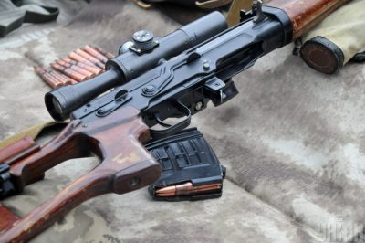 В Запорожье охранник супермаркета устроил расстрел птицам - фото