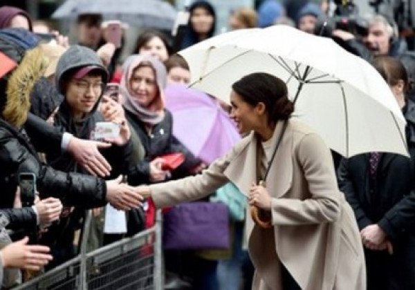 Меган Маркл сбежала от охраны ради девочки: трогательное видео