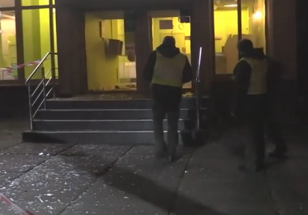 В Киеве на Оболони подорвали банк, опубликованы фото и видео