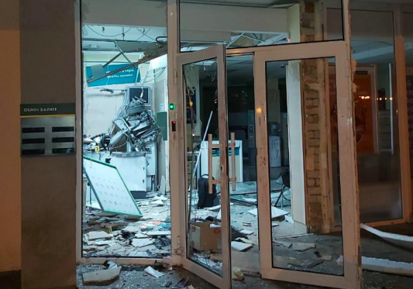 Разнесли полбанка: в Харькове неизвестные взорвали банкомат