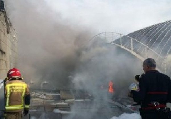 В Испании полыхает аэропорт, все рейсы остановлены: первые подробности - видео