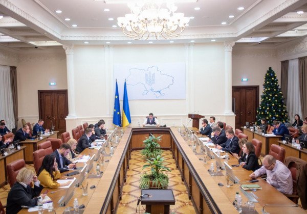 Новые "рекордсмены" в Кабмине: опубликованы зарплаты министров за январь