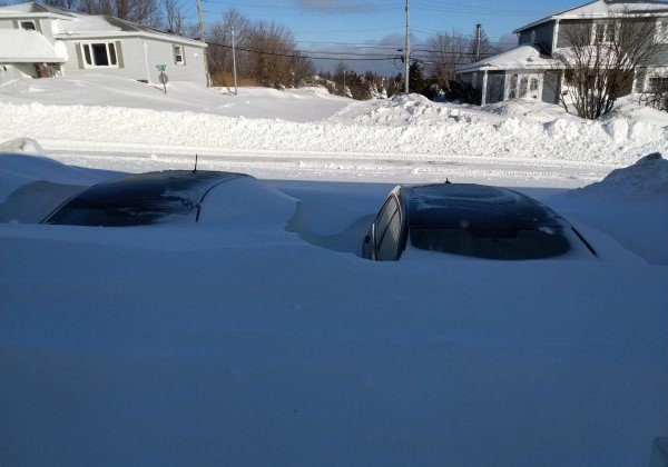 Люди - в снежной ловушке: Канаду накрыл рекордный за последние 20 лет снегопад