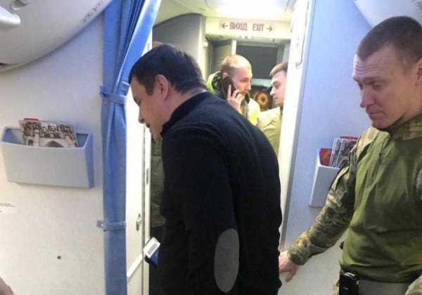 Хотел свалить в Лондон: скандального застройщика сняли с рейса в Борисполе