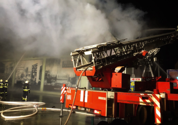 Под Киевом вспыхнул Мебельный городок: пылали сотни "квадратов"