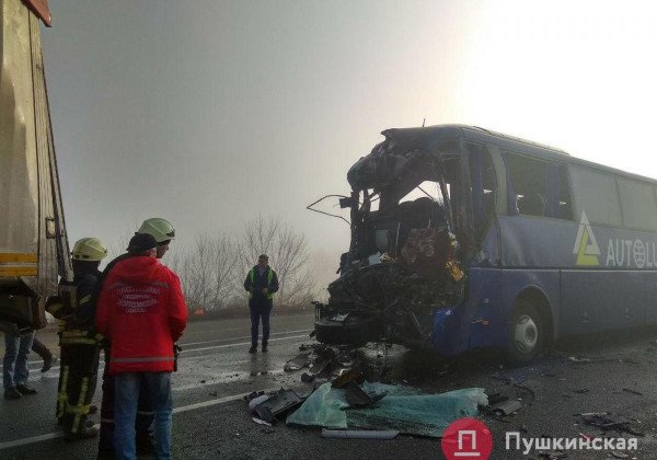 Масштабное ДТП под Одессой: столкнулись 11 транспортных средств, есть жертва