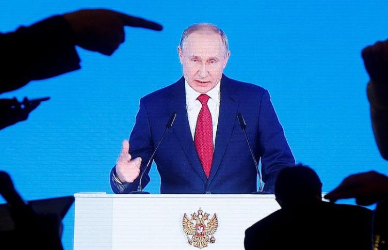 Кровопролитие или пенсионерское будущее Горбачева: эксперт рассказал, что ждет Путина