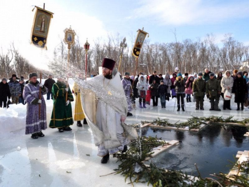 Крещение 2020 – что нельзя делать, когда купаться, как набирать воду