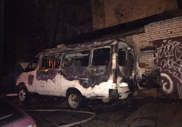 Во Львове сгорела одна машина, а еще одна - повреждена - Новости Львова Во Львове сгорела одна машина, а еще одна - повреждена - Новости Львова