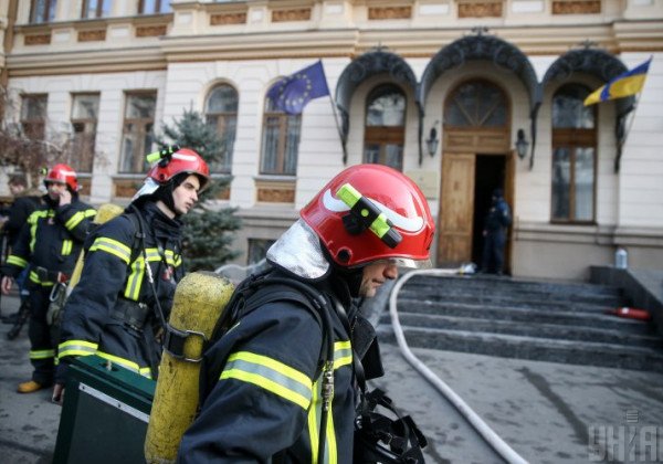 В Минкульте во время пожара спасены четыре человека - Минкульт пожар В Минкульте во время пожара спасены четыре человека - Минкульт пожар